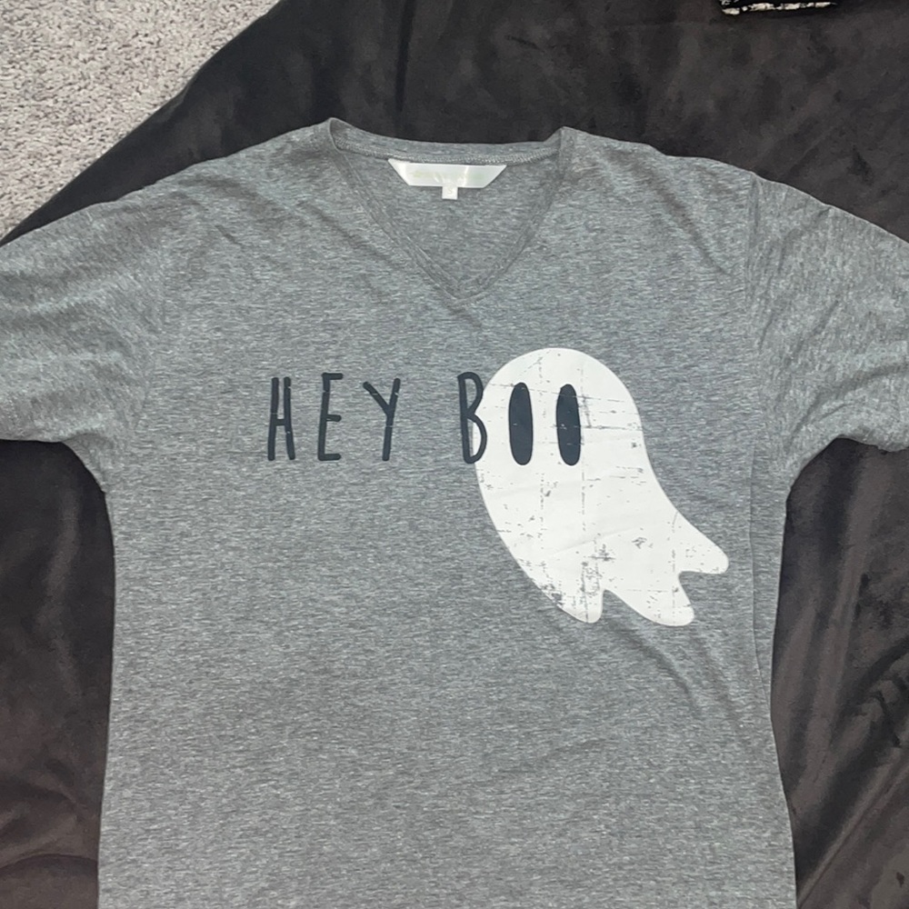 Gray Halloween T-Shirt “Hey Boo”